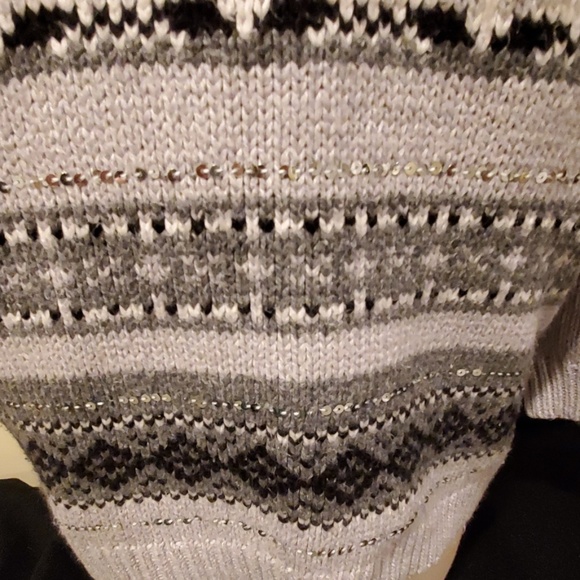 Sweater - Picture 5 of 7